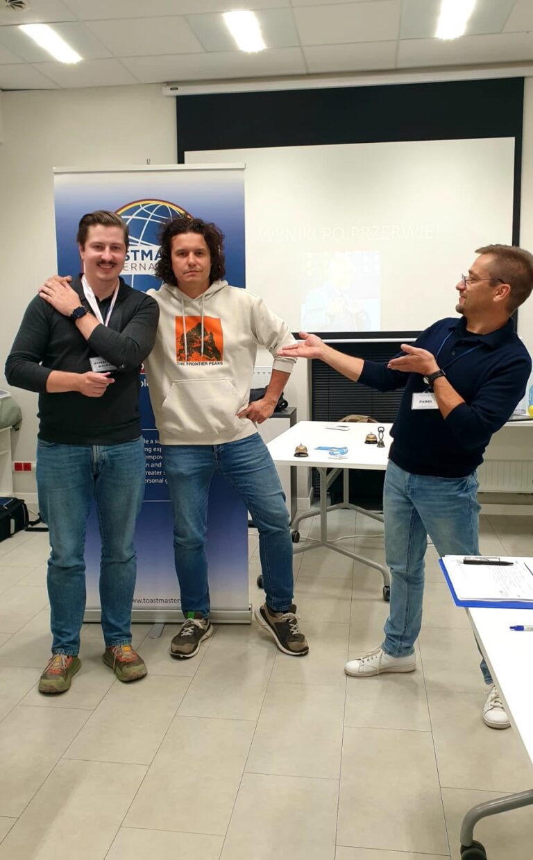 Wręczenie nagrody Gramatyka podczas spotkania Toastmasters Opole